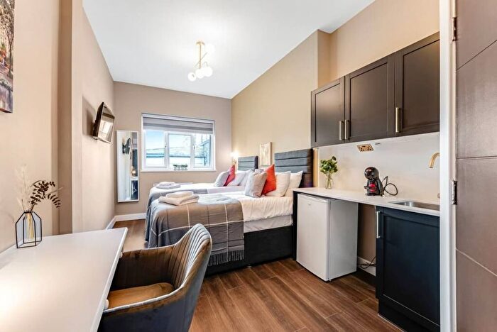 1 Bedroom Studio To Rent In High Road, Haringey, London, N15