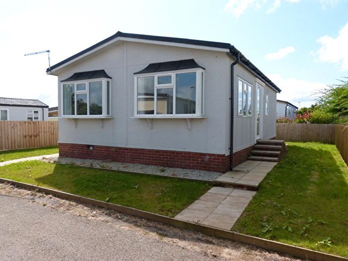 2 Bedroom Mobile/park Home For Sale In Manor Park, Penwithick, PL26