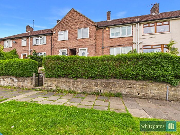 3 Bedroom Town House For Sale In Roundwood Glen, Bradford, West Yorkshire, BD10