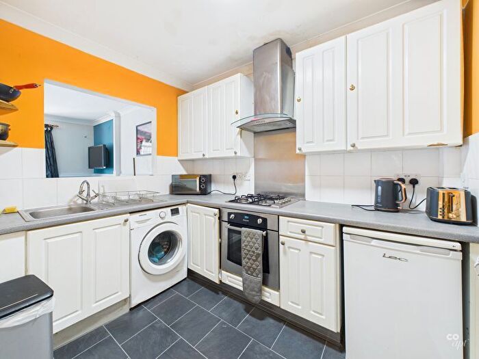 2 Bedroom Flat To Rent In Queen Square, Brighton, BN1