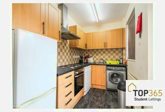 4 Bedroom Semi-Detached House To Rent In **&#;pppw Excluding Bills** Johnson Road, Lenton, Nottingham, NG7