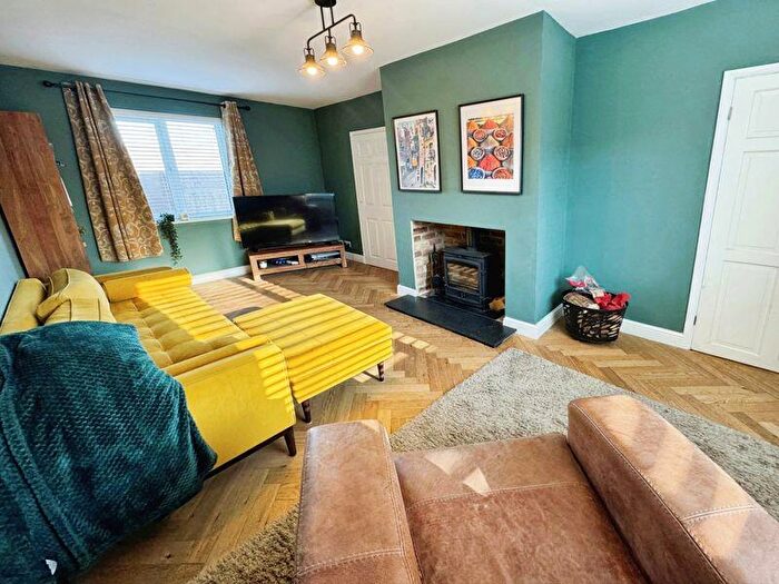 3 Bedroom Semi-Detached House For Sale In Lime Grove, Ryton, NE40