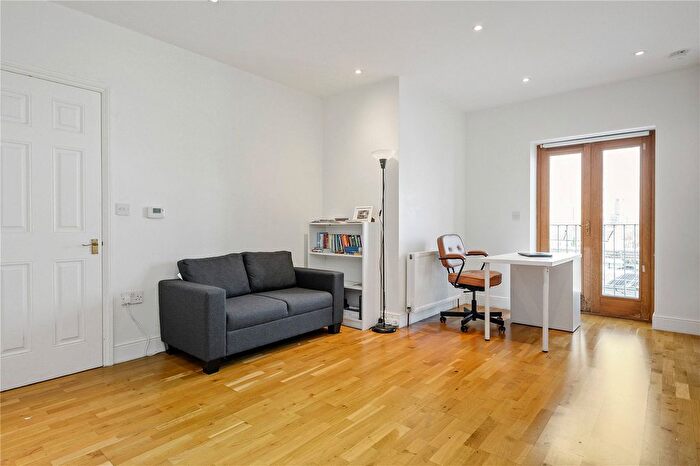 1 Bedroom Flat For Sale In Holloway Road, Holloway, Islington, London, N7