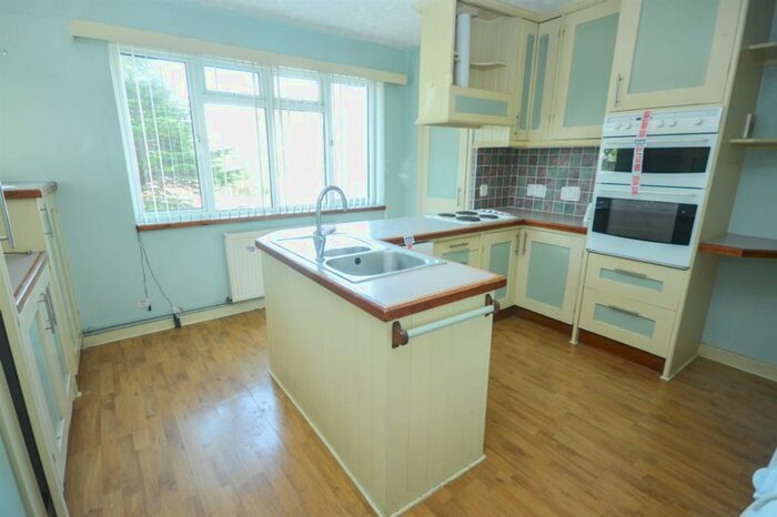 2 Bedroom Detached Bungalow For Sale In The Mead, Bexhill-On-Sea, TN39