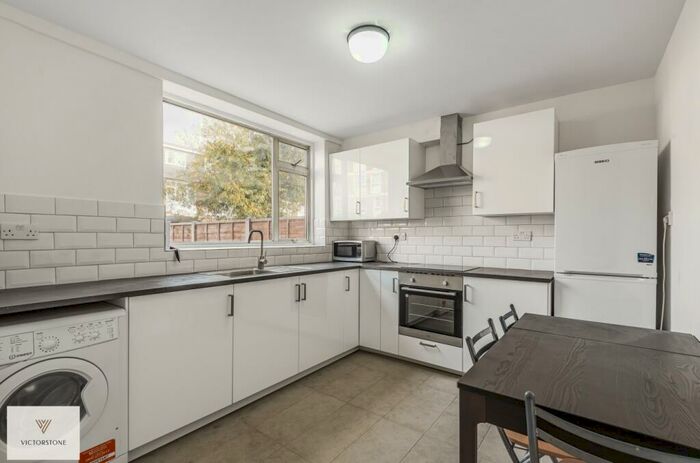 4 Bedroom Terraced House To Rent In Susannah Street, Poplar, London, E14