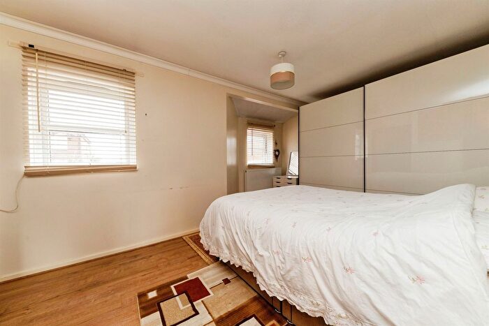 2 Bedroom Terraced House For Sale In Broadwater Crescent, Welwyn Garden City, AL7