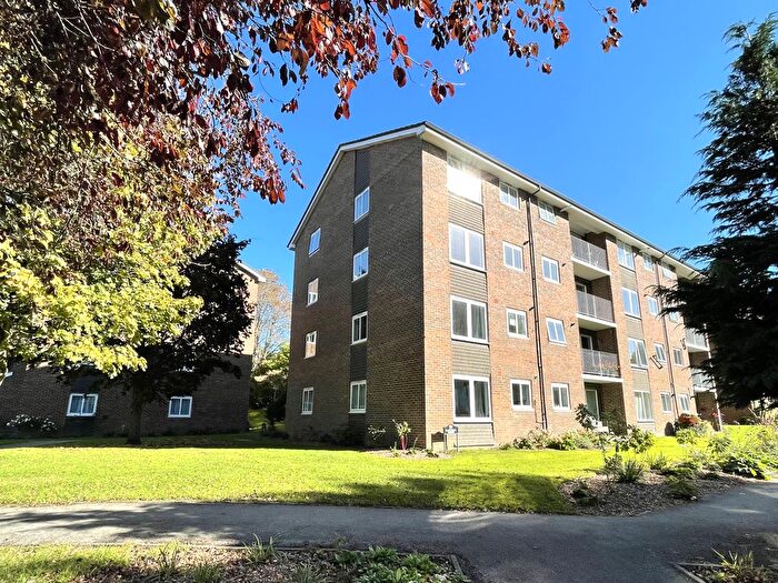 1 Bedroom Flat To Rent In Somers Close, Reigate, RH2