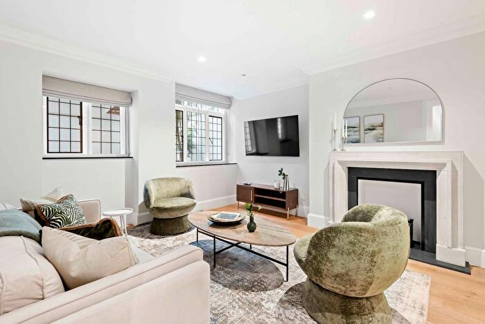 2 Bedroom Flat To Rent In Cadogan Square, Knightsbridge, SW1X