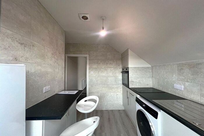 1 Bedroom Flat To Rent In Queen Street, Horsham, West Sussex, RH13