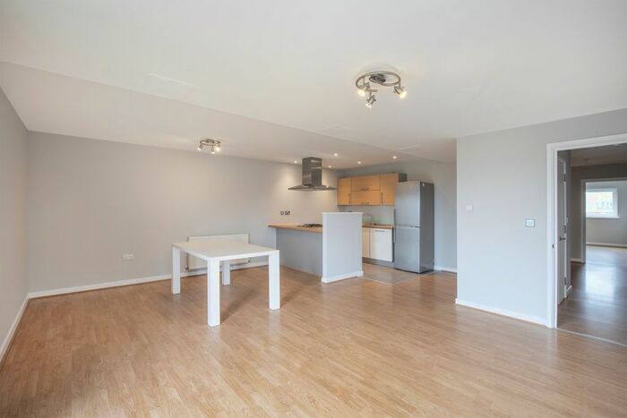 2 Bedroom Flat To Rent In Tequila Wharf, Commercial Road, London, E14