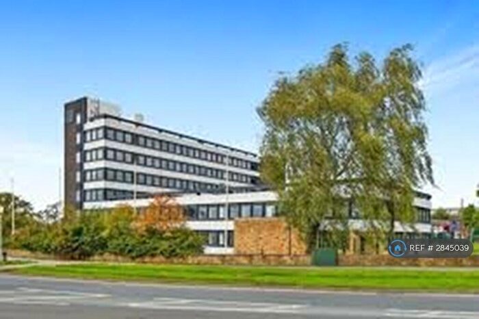 2 Bedroom Flat To Rent In Yeadon House, Leeds, LS19