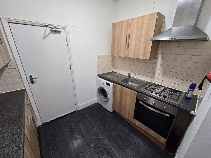 2 Bedroom Flat To Rent In The Broadway, Woodford Green, IG8