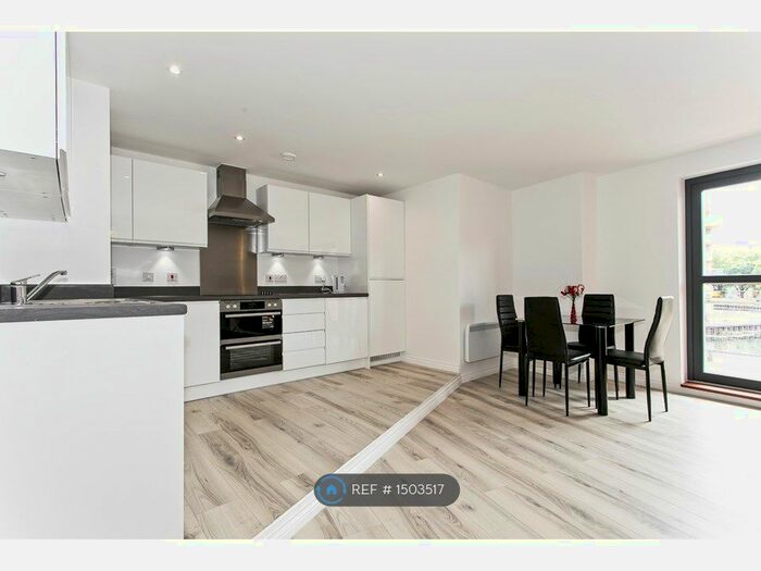 2 Bedroom Flat To Rent In Waterfront House, London, E5