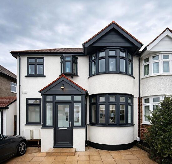 4 Bedroom Flat To Rent In Victoria Road, Ruislip, HA4