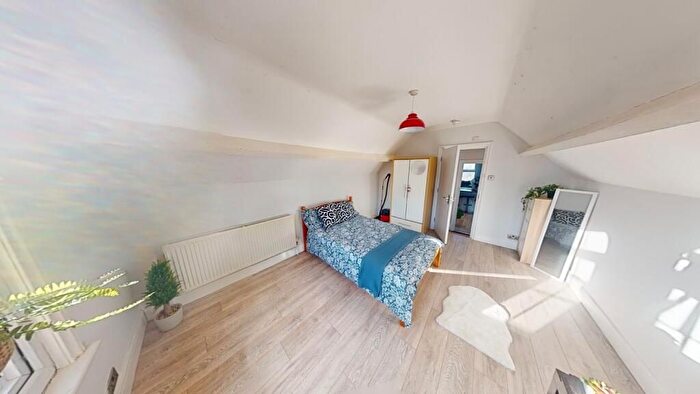 5 Bedroom Semi-Detached House To Rent In Derby Road, Nottingham, NG7