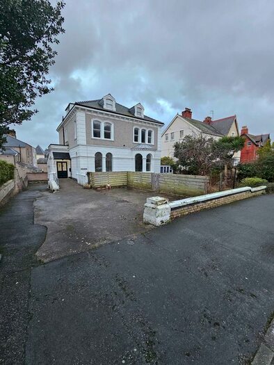 1 Bedroom Flat To Rent In Bed, Second Floor Flat, Llandudno, LL30