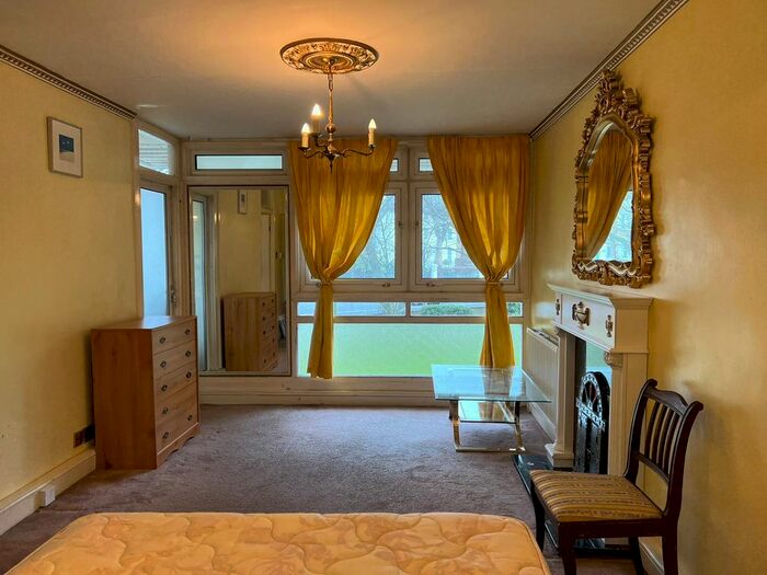 Studio To Rent In Falkirk House, Maida Vale, London, W9