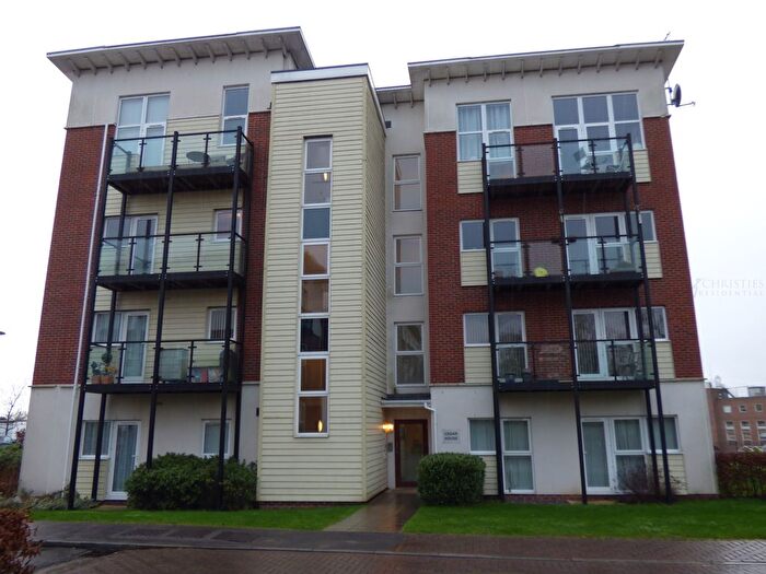 2 Bedroom Flat To Rent In Park View Road, Leatherhead, KT22
