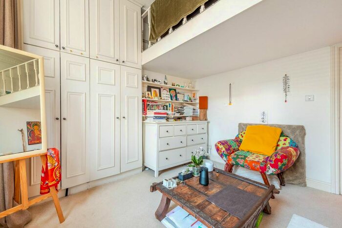Studio For Sale In Oxford Gardens, North Kensington, London, W10
