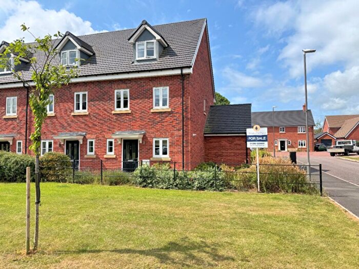 3 Bedroom End Of Terrace House For Sale In No Chain - Aston Clinton, HP22