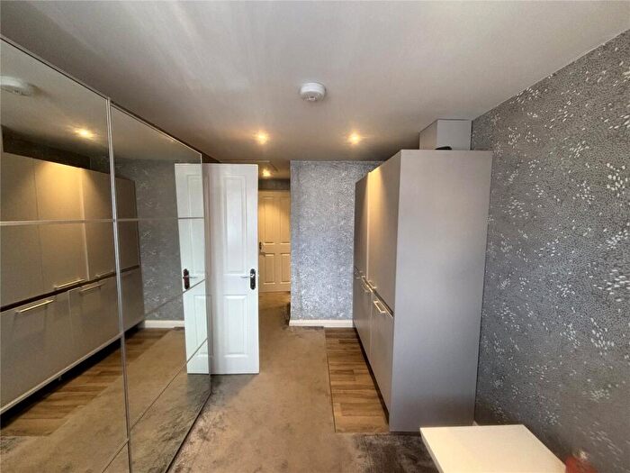 Studio To Rent In Parkhurst Road, RH6