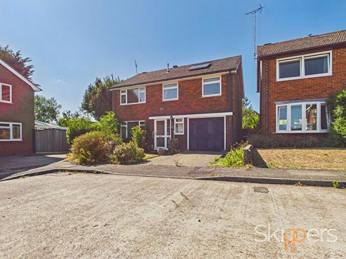 4 Bedroom Detached House For Sale In Studio Close, Kennington, TN24