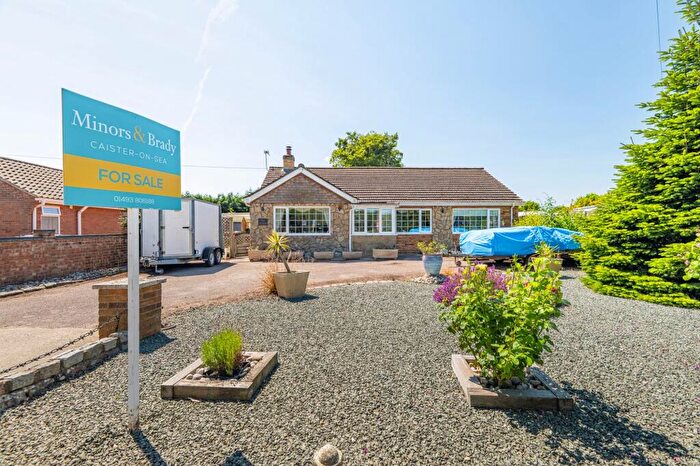 3 Bedroom Detached Bungalow For Sale In Back Lane, Rollesby, NR29