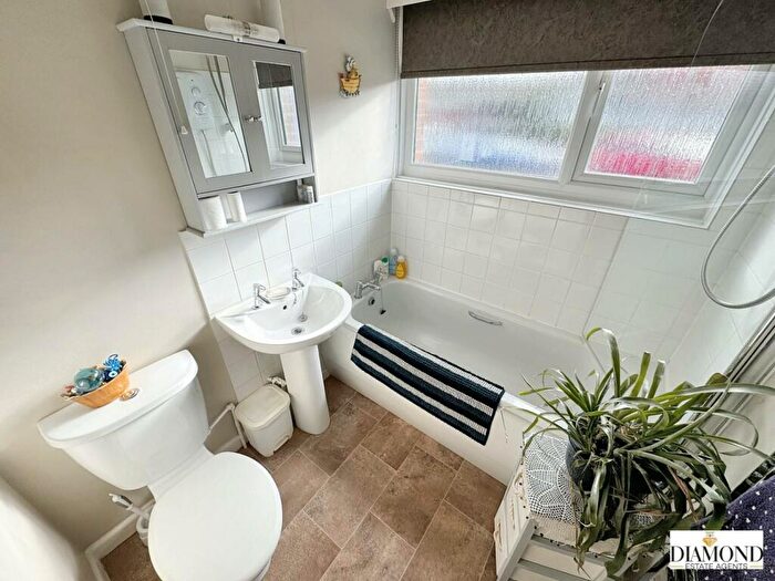 2 Bedroom Semi-Detached Bungalow For Sale In Bampfylde Close, Tiverton, EX16