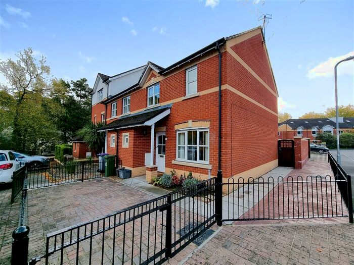 3 Bedroom Property To Rent In Clos Afon Llwyd, Riverside, Pontypool, NP4