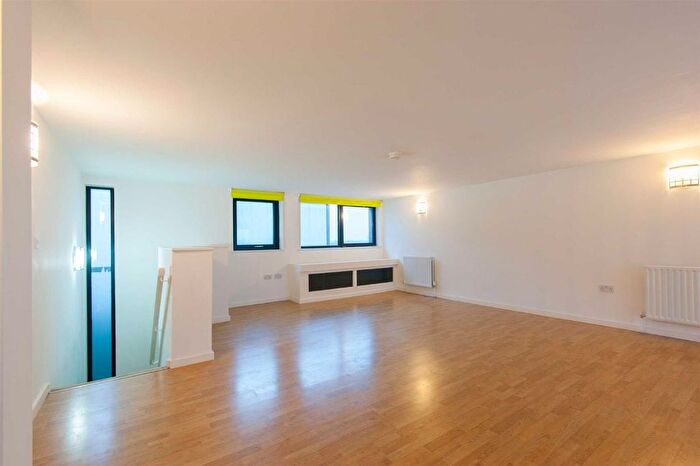 2 Bedroom Flat To Rent In Cowley Road, London, W3