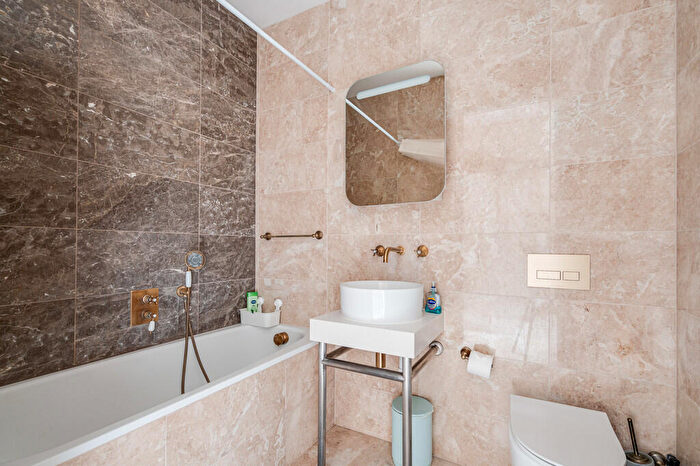 2 Bedroom Apartment To Rent In Brampton Grove, Hendon, London, NW4