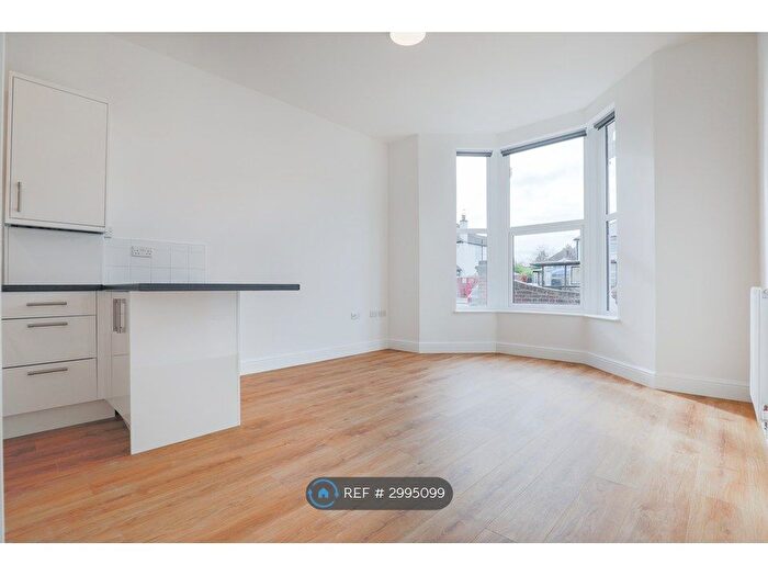 2 Bedroom Flat To Rent In Footscray Road, London, SE9
