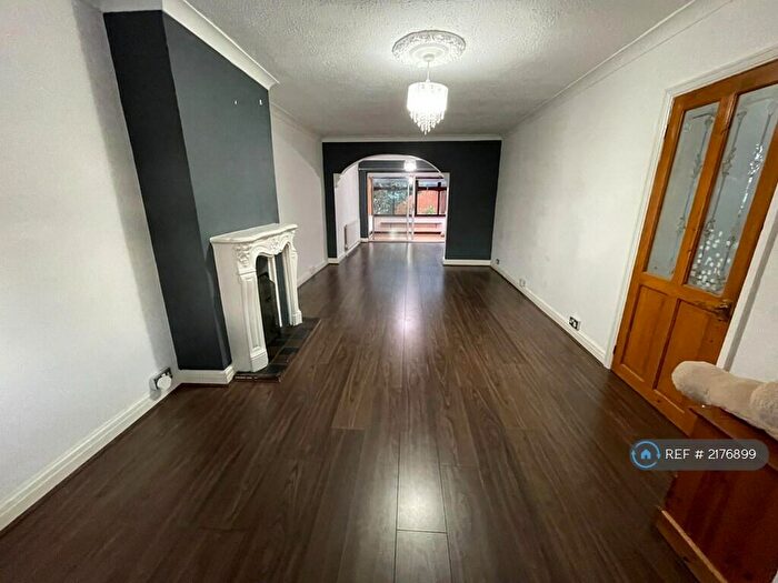 3 Bedroom Semi-Detached House To Rent In Arbour Way, Hornchurch, RM12