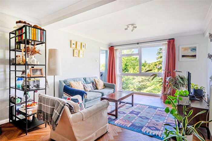 2 Bedroom Flat For Sale In Beckenham Grove, Bromley, BR2