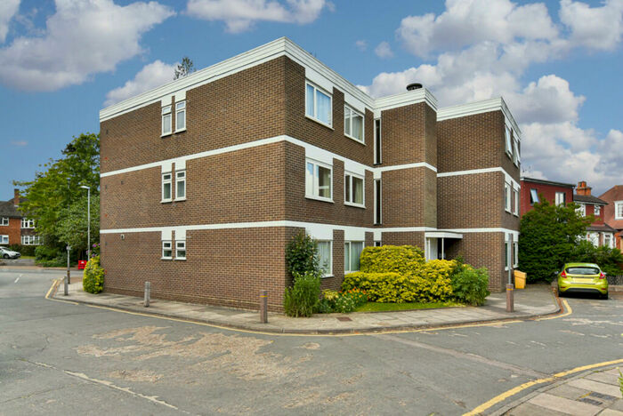 2 Bedroom Flat To Rent In Mountcombe Close, KT6