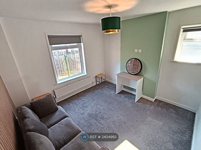 4 Bedroom Semi-Detached House To Rent In Shirley Avenue, Salford, M7
