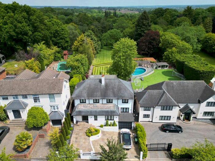 5 Bedroom Detached House For Sale In Broadstrood, Loughton, IG10