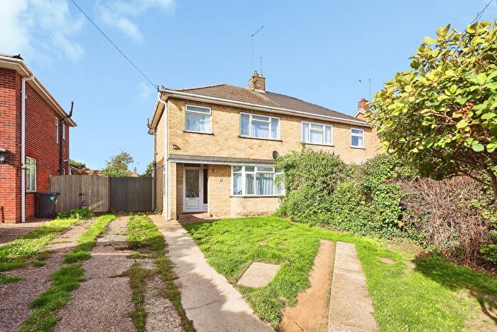3 Bedroom Semi Detached House For Sale In Gunthorpe Road, Peterborough, PE4