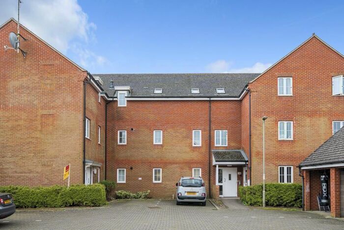 2 Bedroom Flat To Rent In Briar Furlong, Ambrosden, OX25