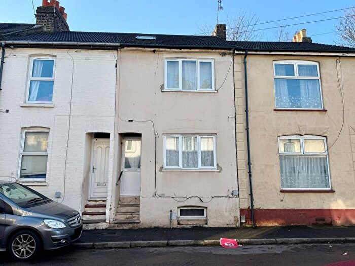 4 Bedroom Terraced House For Sale In Hartington Street, Chatham, Kent, ME4