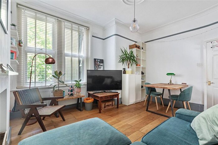 1 Bedroom Flat For Sale In Knollys Road, London, SW16