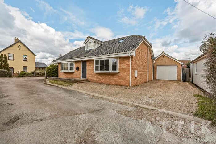 2 Bedroom Detached Bungalow For Sale In London Road, Halesworth, IP19