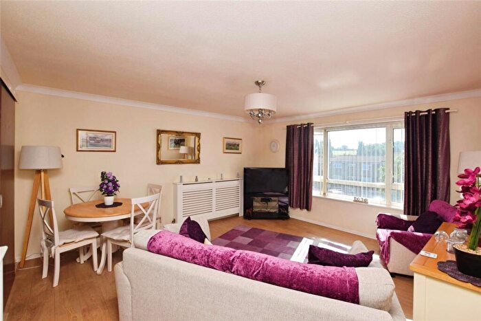 2 Bedroom Apartment For Sale In Avon Way, Colchester, Essex, CO4
