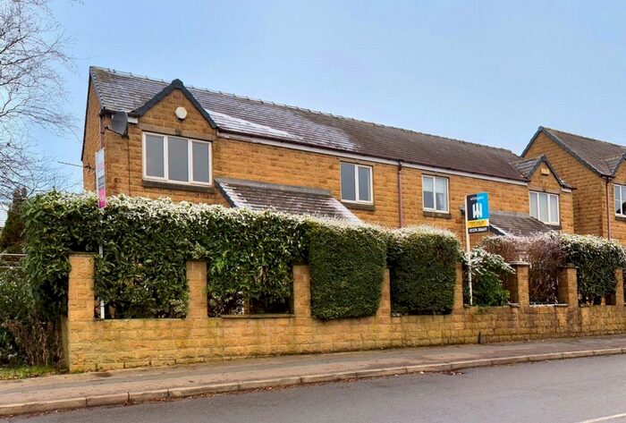 2 Bedroom Apartment To Rent In Bewick Court, Bradford, West Yorkshire, BD6