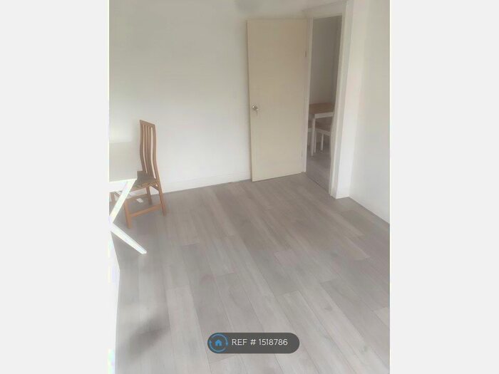 2 Bedroom Flat To Rent In Sidcup Hill, Hollytree Parade, DA14