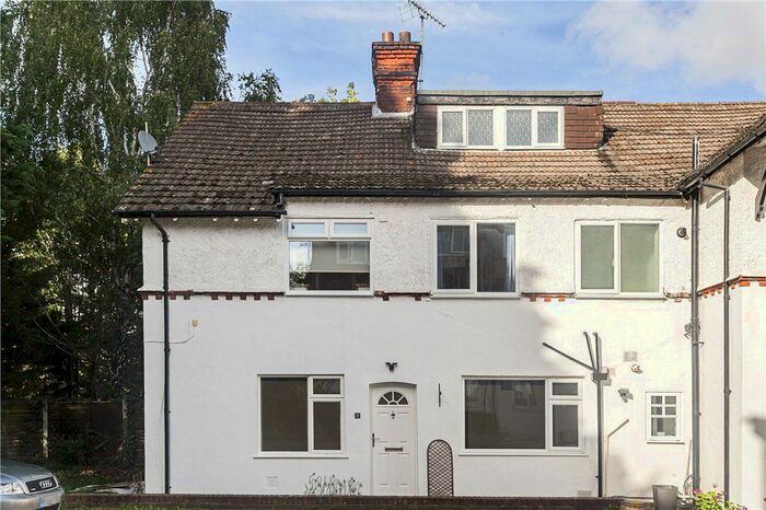 1 Bedroom Flat To Rent In York Road, Woking, Surrey, GU22