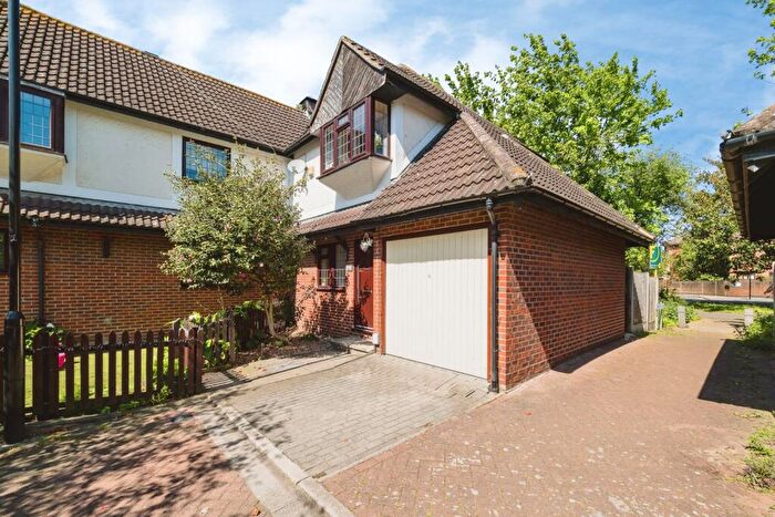 4 Bedroom Semi Detached House For Sale In Beacons Close, Beckton, London, E6