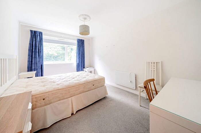 1 Bedroom Flat To Rent In Willow Grove, Chislehurst, BR7