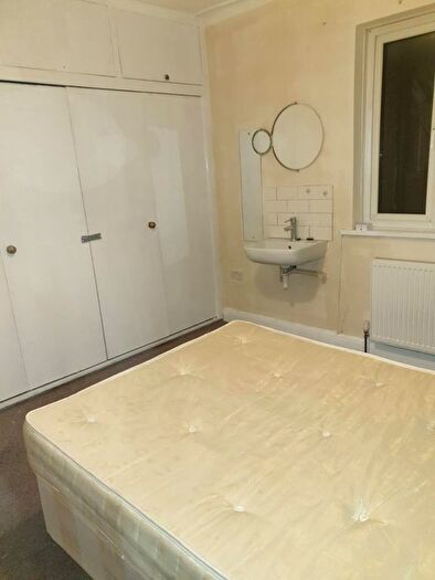 3 Bedroom Flat To Rent In Very Near Village Way East Area, Rayners Lane Harrow, HA2