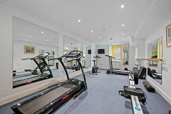 1 Bedroom Flat For Sale In Horn Lane, London, W3